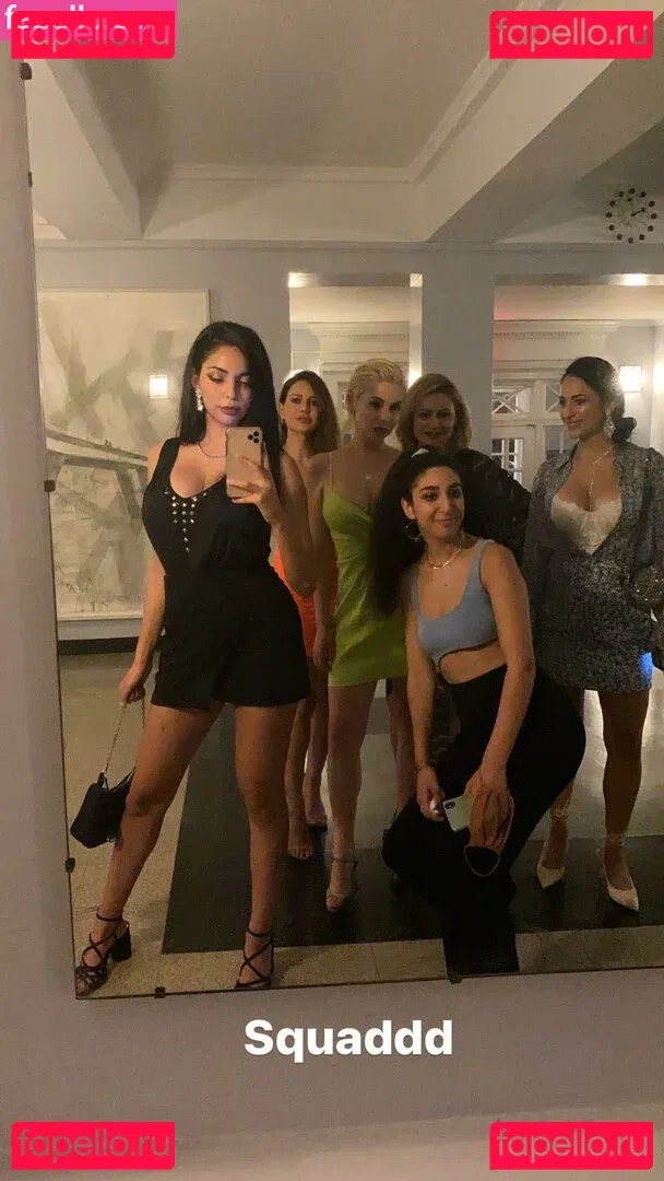 Tara Yazdi Onlyfans Photo Gallery 