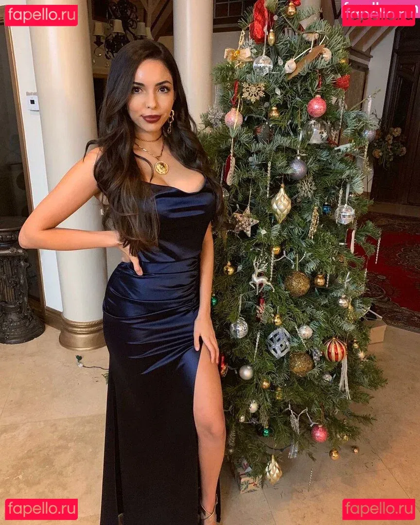 Tara Yazdi Onlyfans Photo Gallery 