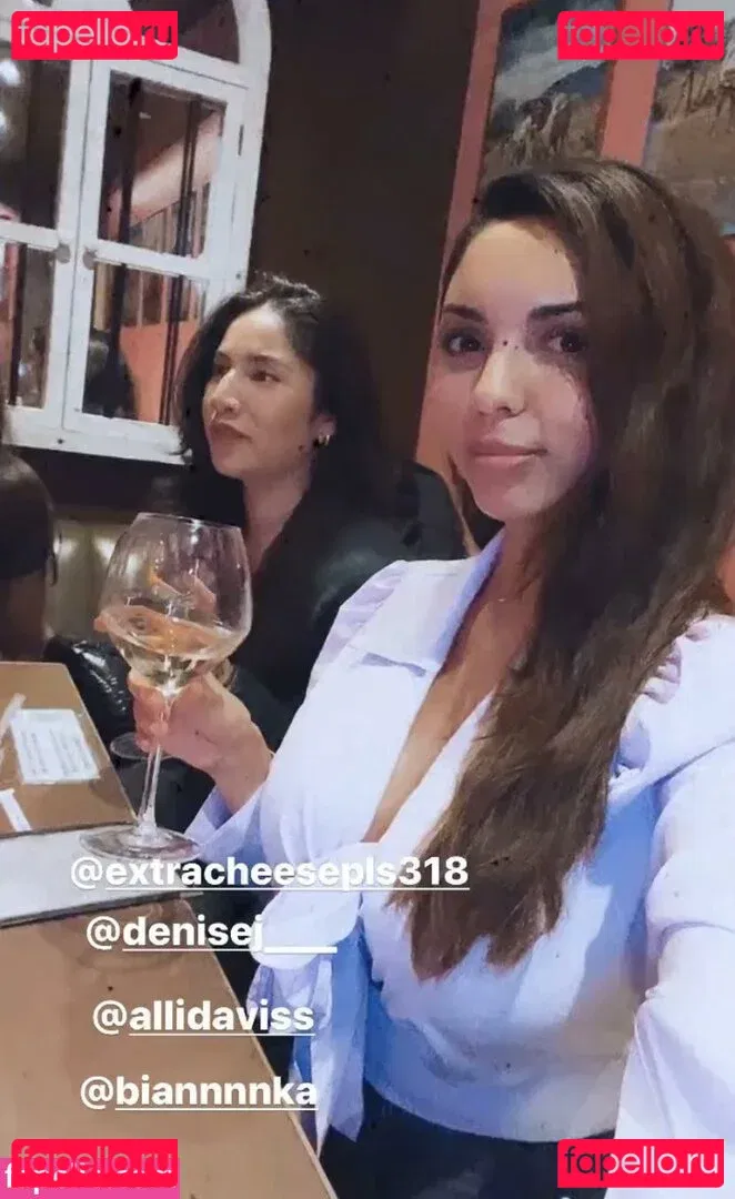 Tara Yazdi Onlyfans Photo Gallery 