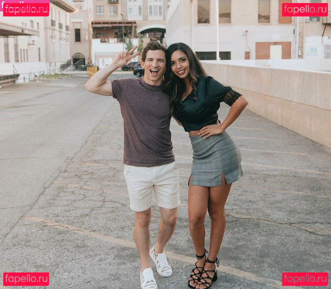 Tara Yazdi Onlyfans Photo Gallery 