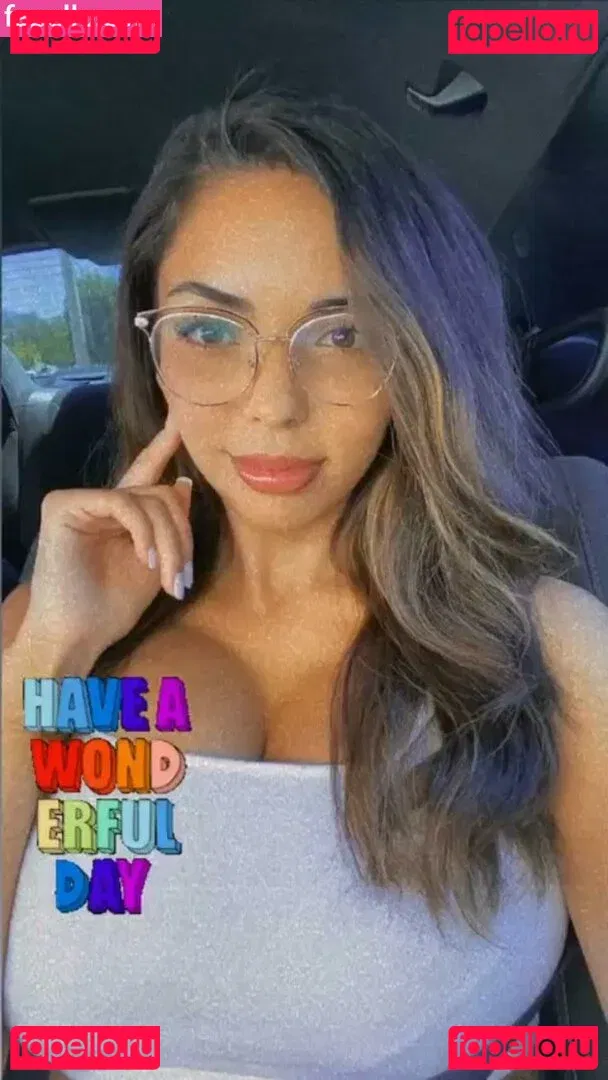 Tara Yazdi Onlyfans Photo Gallery 