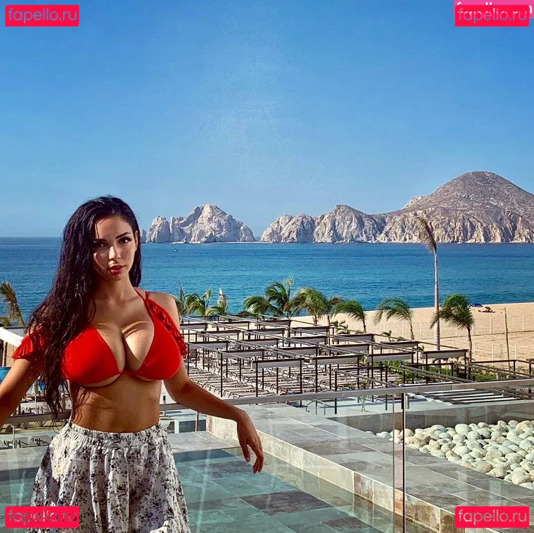 Tara Yazdi Onlyfans Photo Gallery 