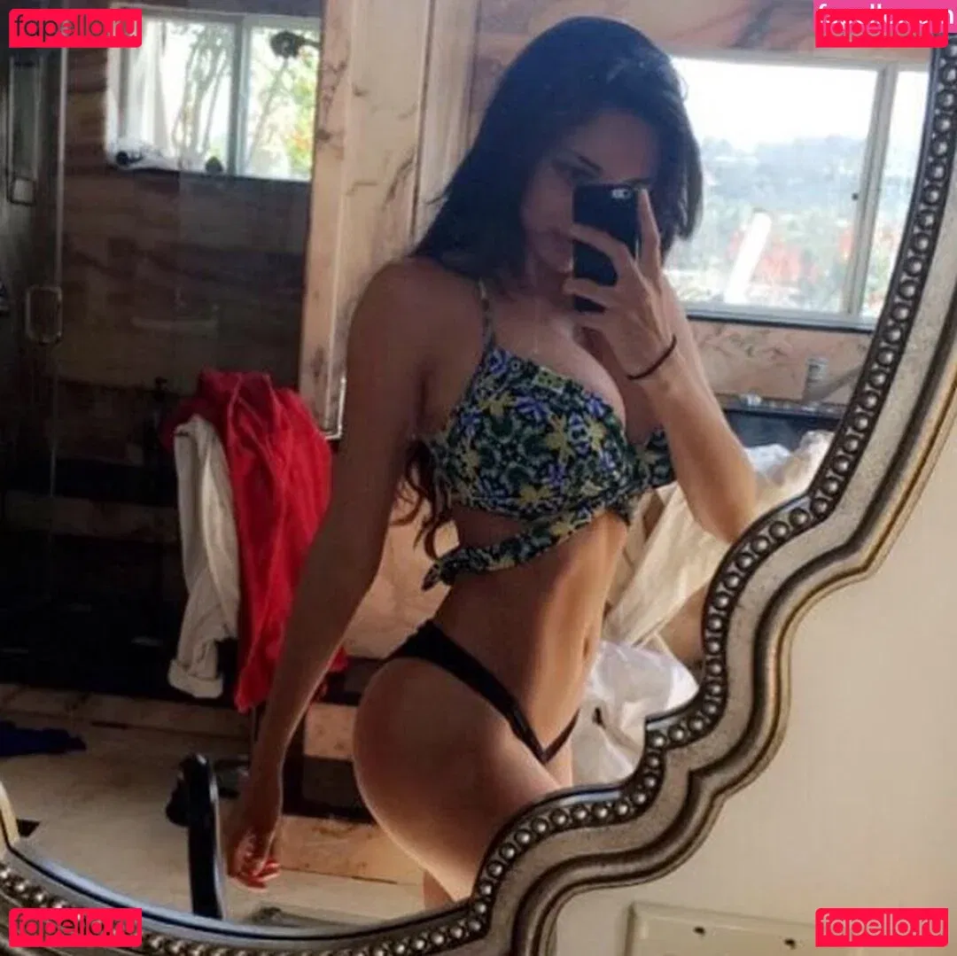 Tara Yazdi Onlyfans Photo Gallery 