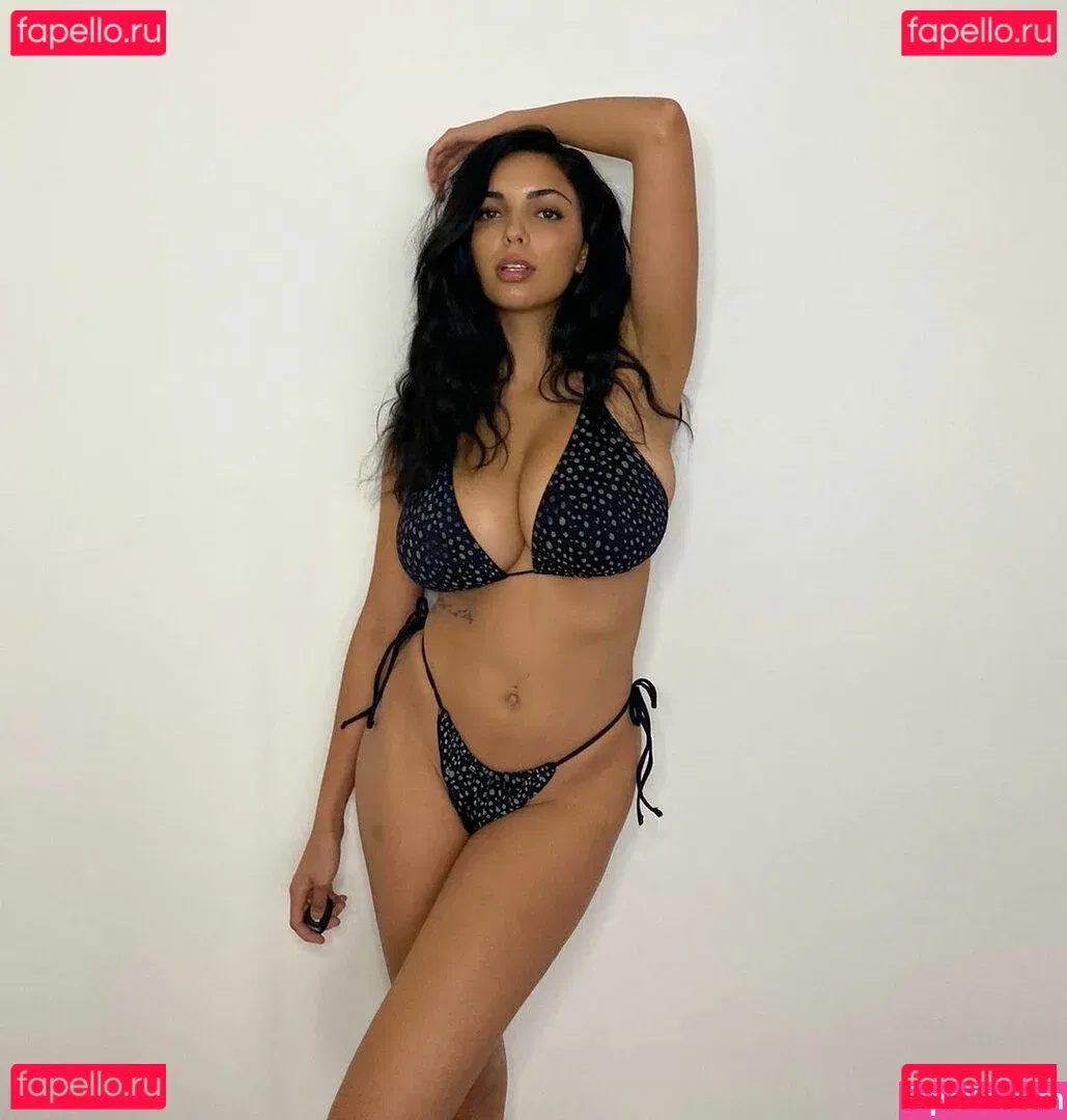 Tara Yazdi Onlyfans Photo Gallery 
