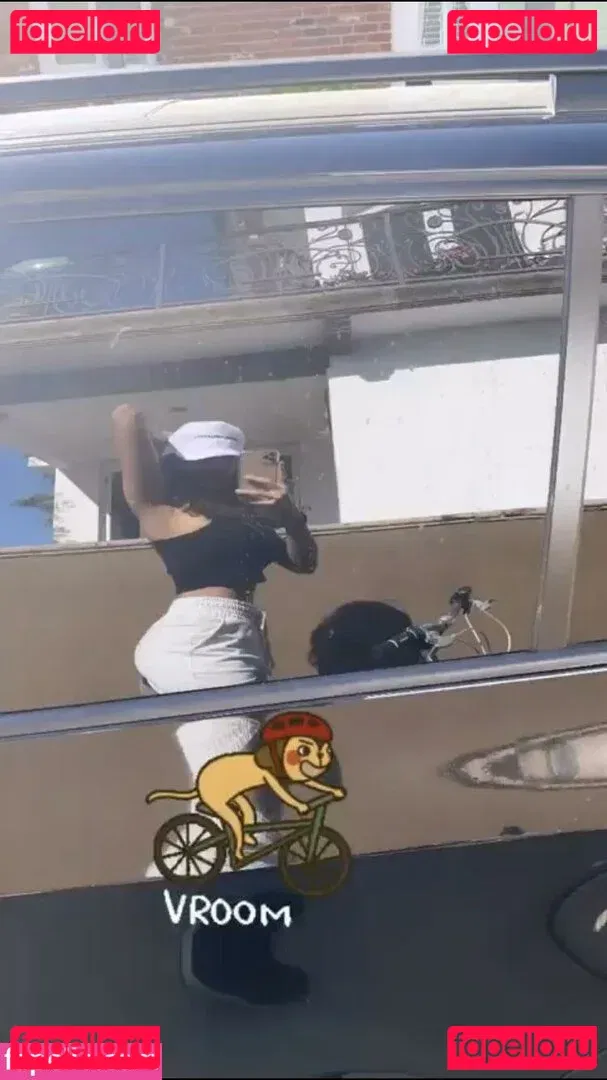 Tara Yazdi Onlyfans Photo Gallery 