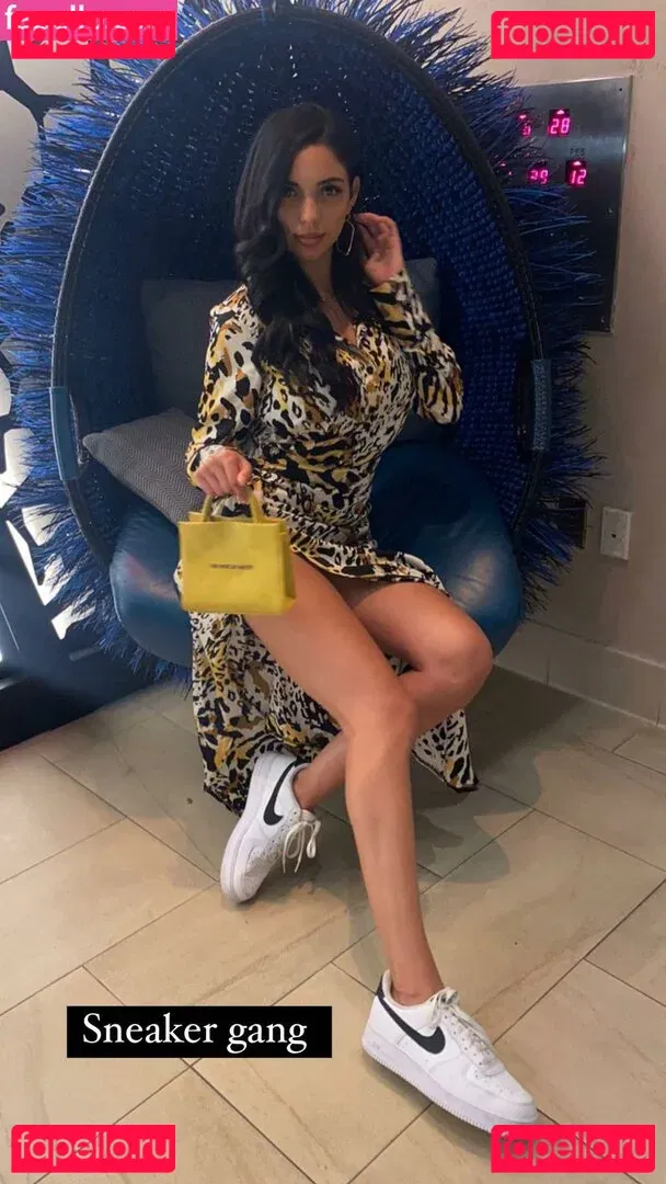 Tara Yazdi Onlyfans Photo Gallery 