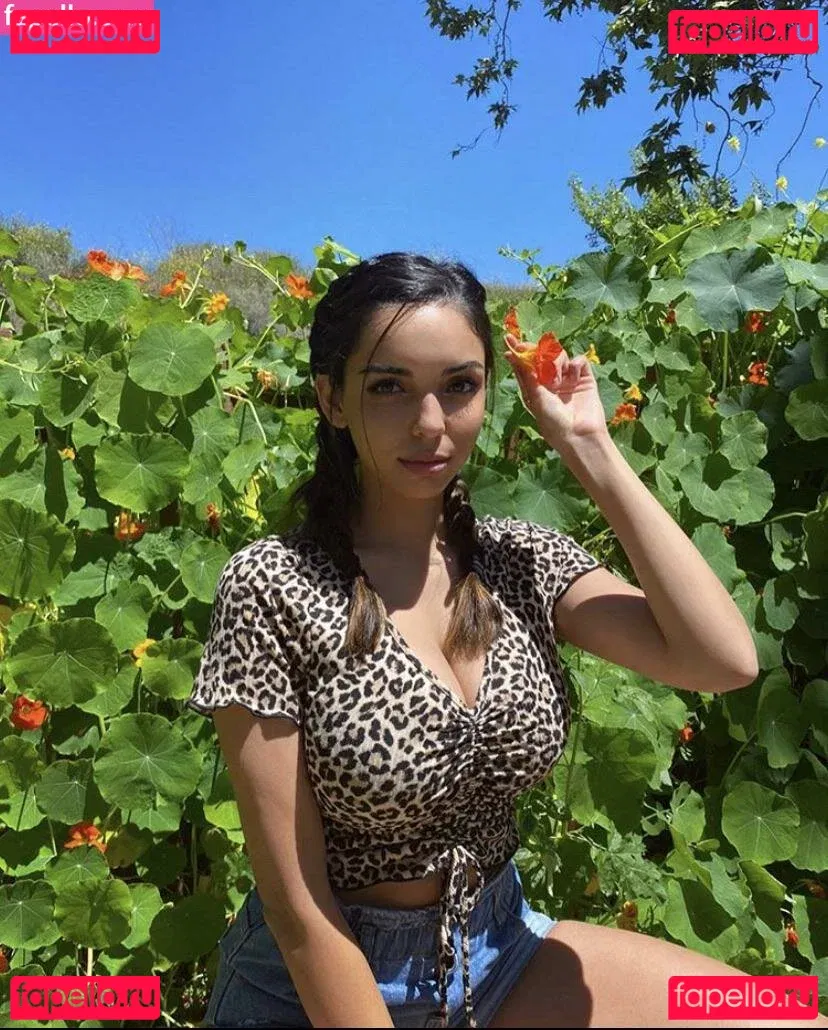 Tara Yazdi Onlyfans Photo Gallery 