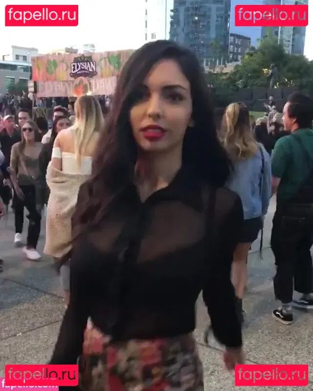 Tara Yazdi Onlyfans Photo Gallery 