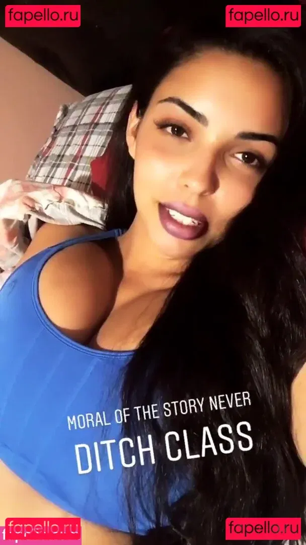 Tara Yazdi Onlyfans Photo Gallery 