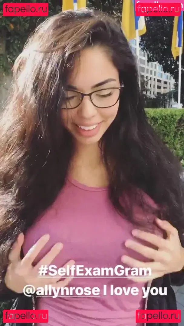 Tara Yazdi Onlyfans Photo Gallery 