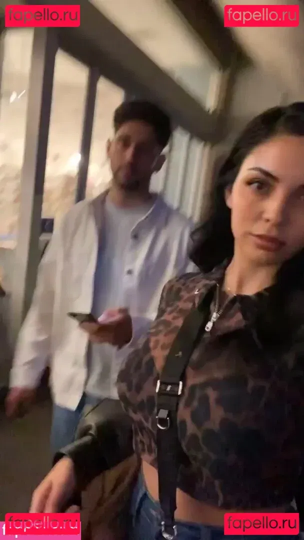 Tara Yazdi Onlyfans Photo Gallery 