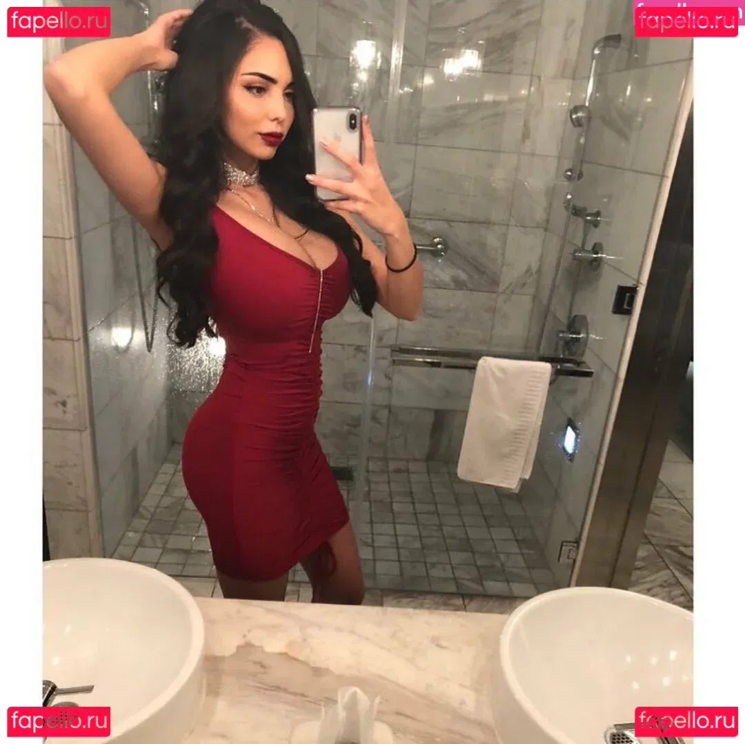 Tara Yazdi Onlyfans Photo Gallery 