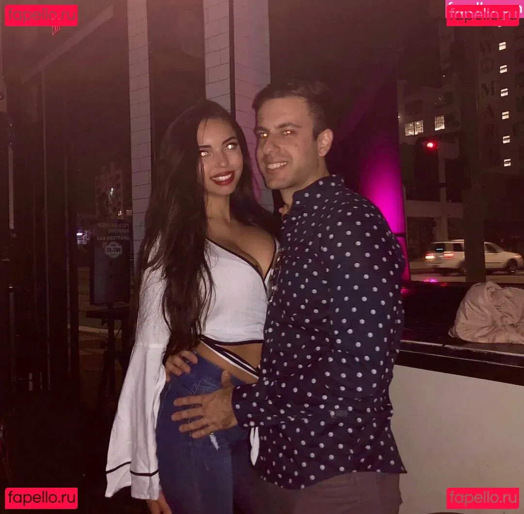 Tara Yazdi Onlyfans Photo Gallery 