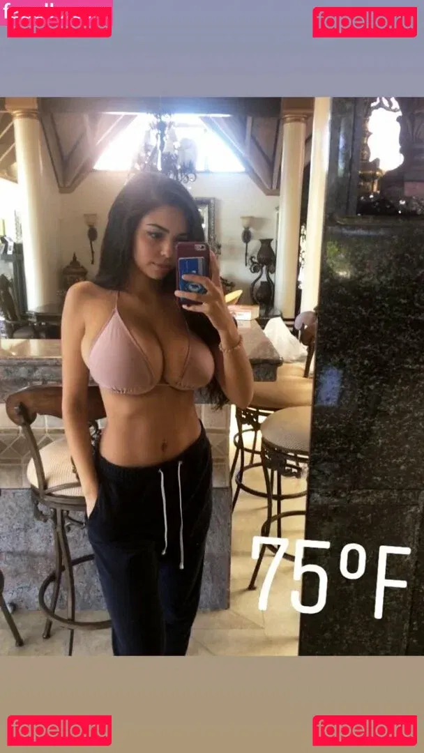 Tara Yazdi Onlyfans Photo Gallery 