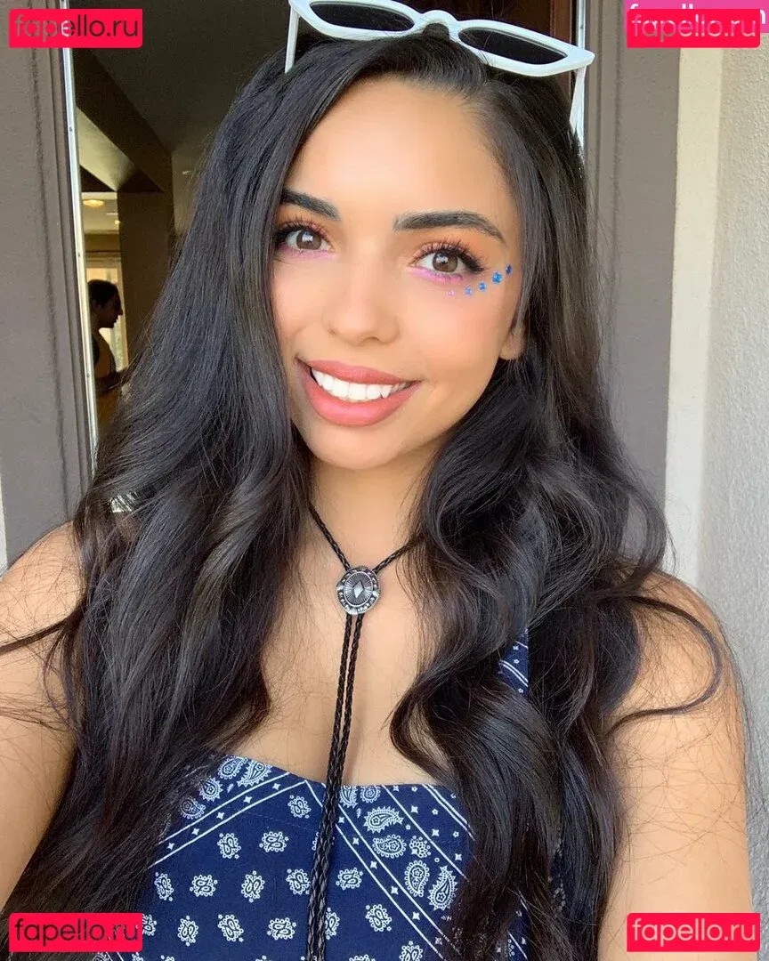 Tara Yazdi Onlyfans Photo Gallery 