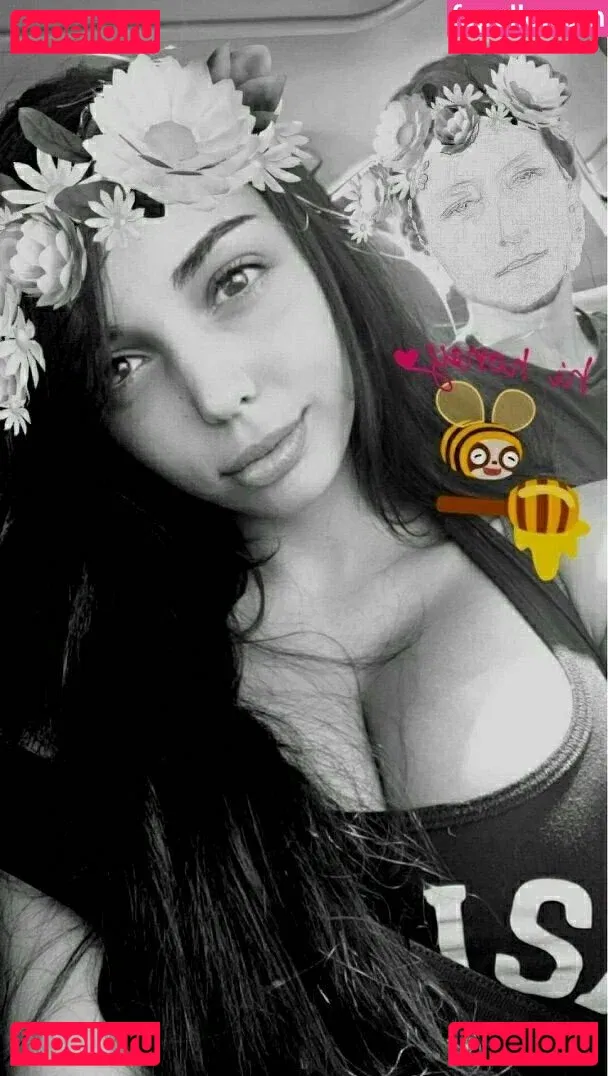 Tara Yazdi Onlyfans Photo Gallery 