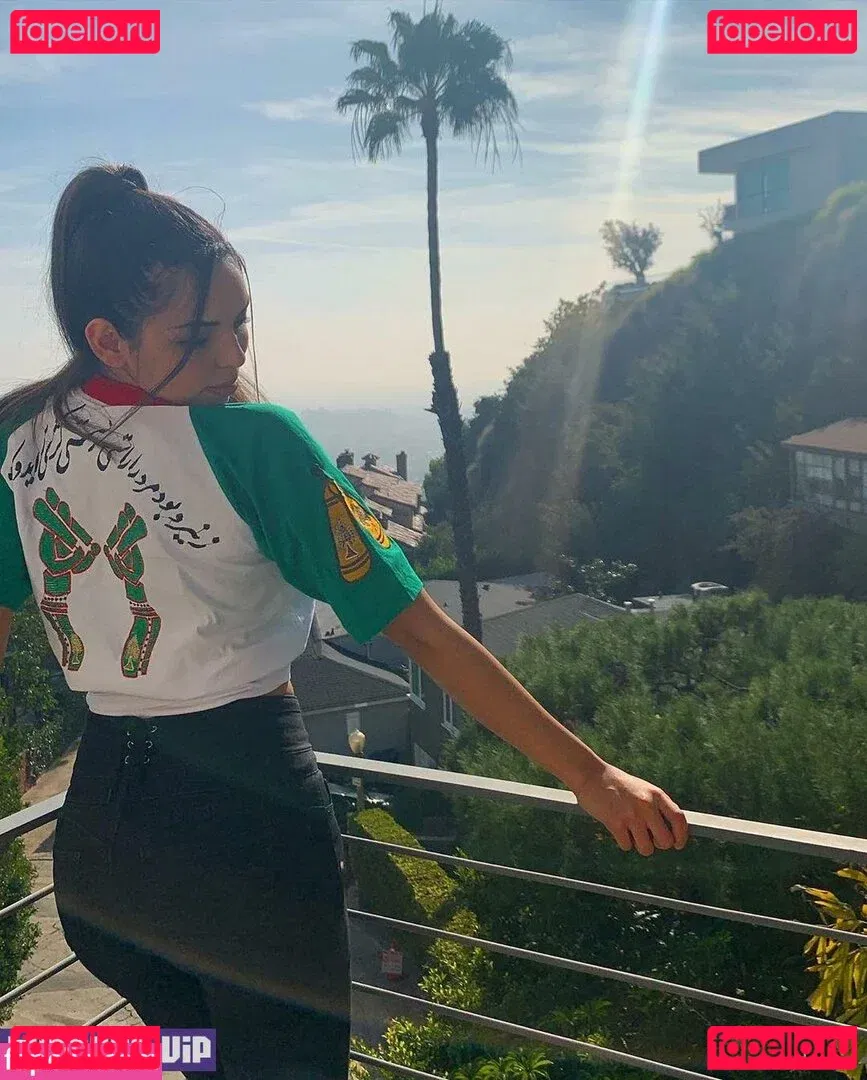 Tara Yazdi Onlyfans Photo Gallery 