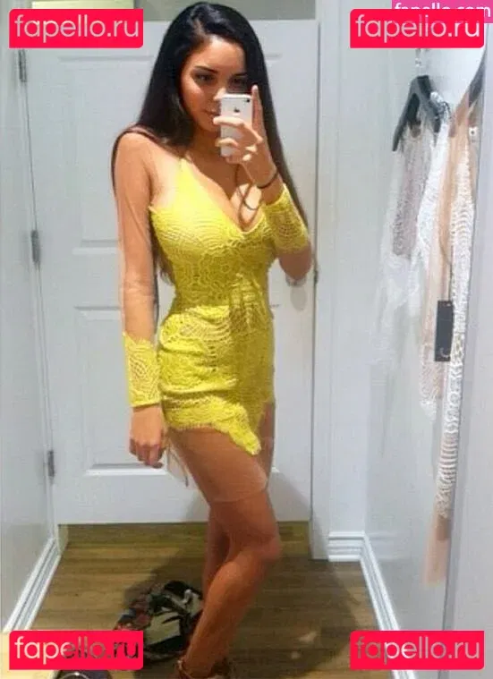 Tara Yazdi Onlyfans Photo Gallery 