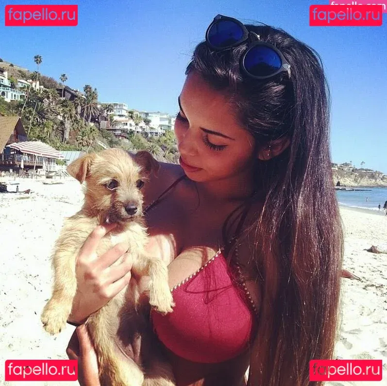 Tara Yazdi Onlyfans Photo Gallery 