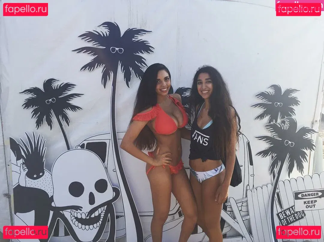 Tara Yazdi Onlyfans Photo Gallery 