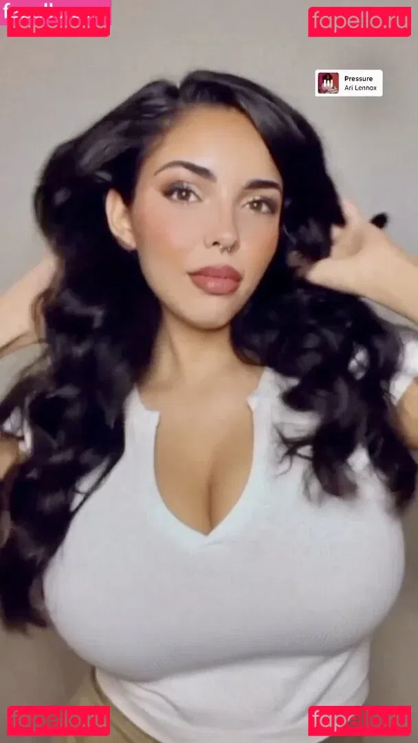 Tara Yazdi Onlyfans Photo Gallery 