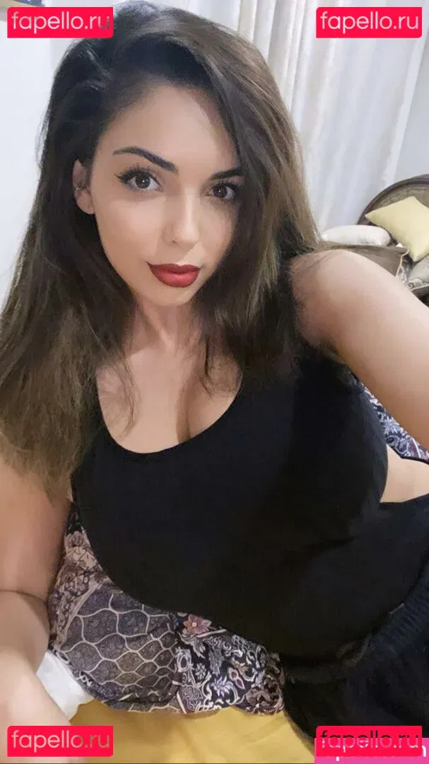 Tara Yazdi Onlyfans Photo Gallery 