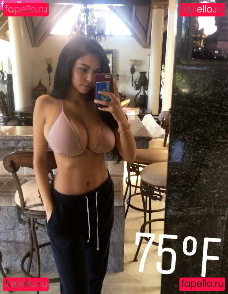 Tara Yazdi Onlyfans Photo Gallery 