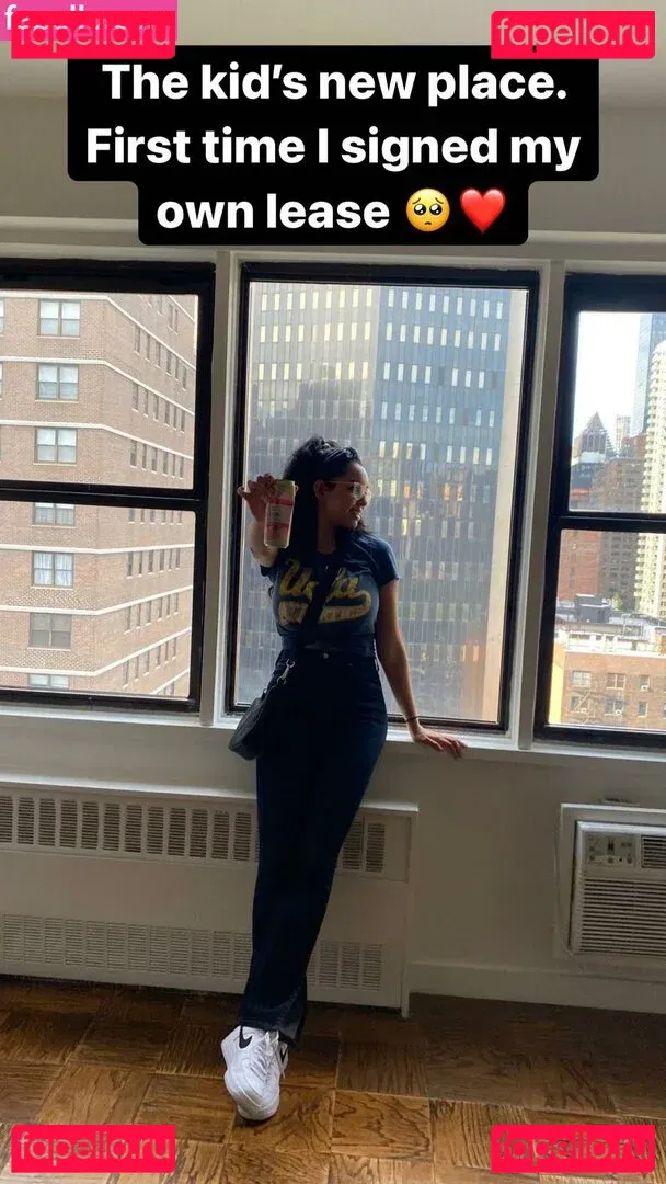 Tara Yazdi Onlyfans Photo Gallery 