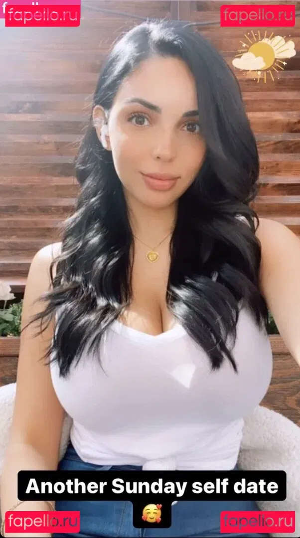 Tara Yazdi Onlyfans Photo Gallery 