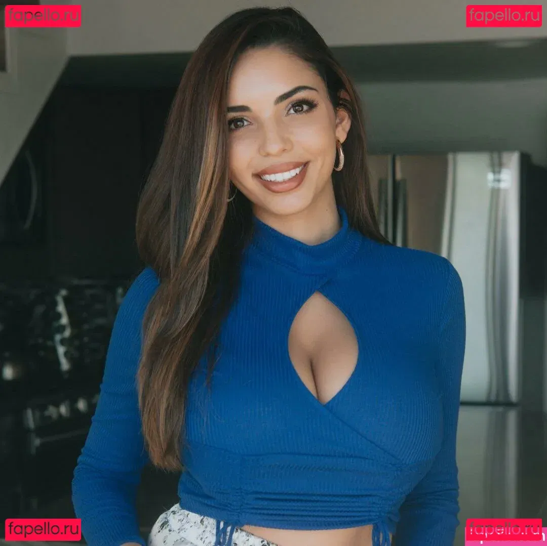 Tara Yazdi Onlyfans Photo Gallery 