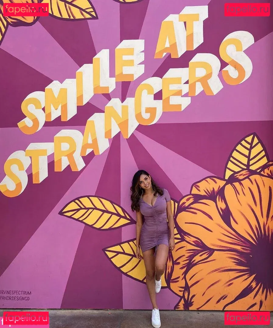 Tara Yazdi Onlyfans Photo Gallery 