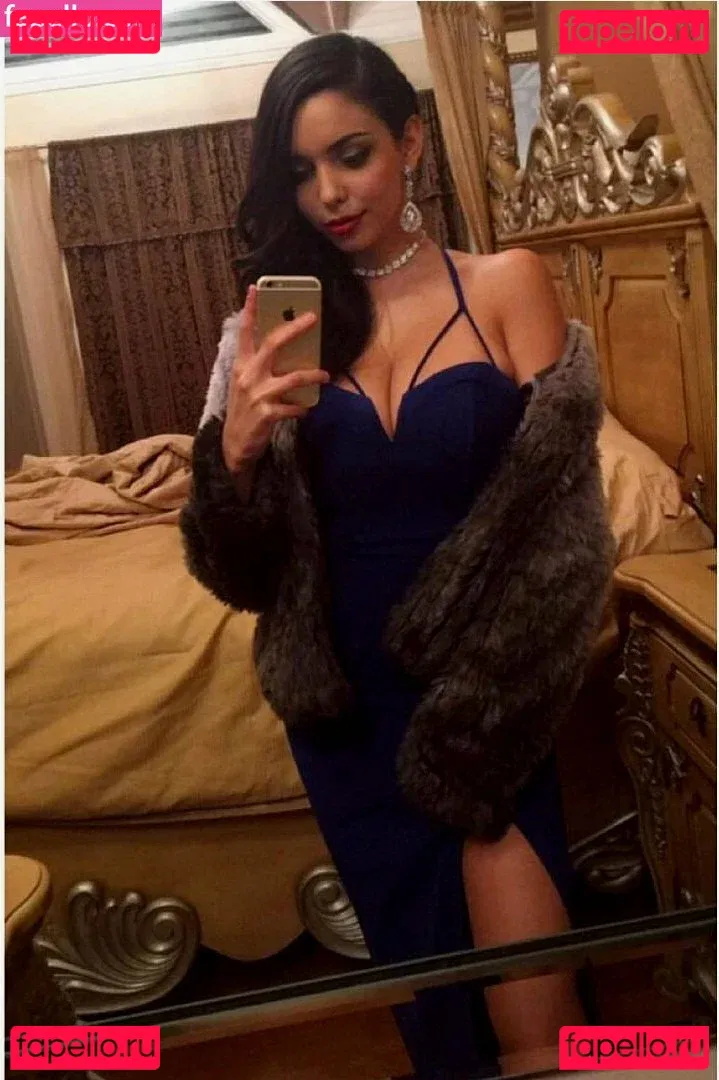 Tara Yazdi Onlyfans Photo Gallery 