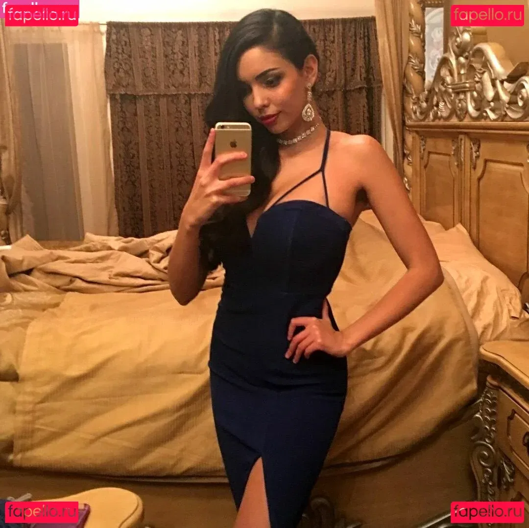 Tara Yazdi Onlyfans Photo Gallery 