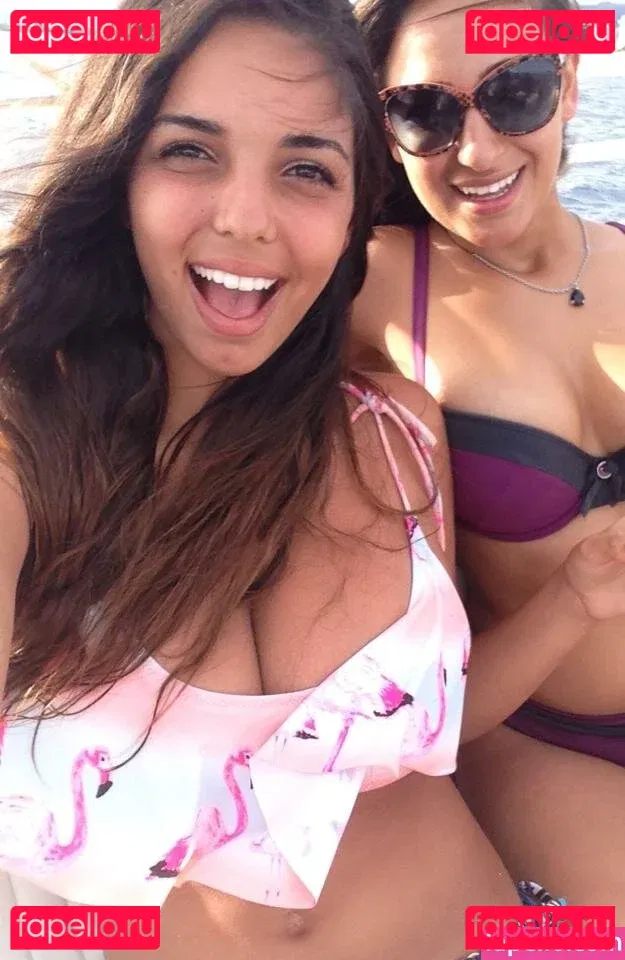 Tara Yazdi Onlyfans Photo Gallery 