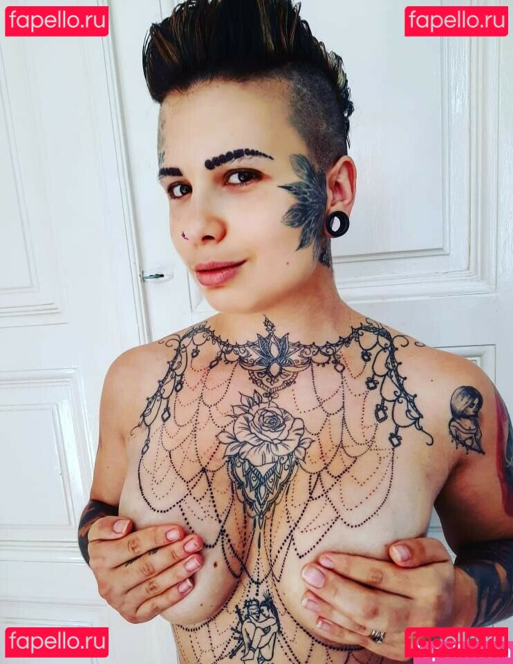 Mira Cuckold Nude Onlyfans Photo 15