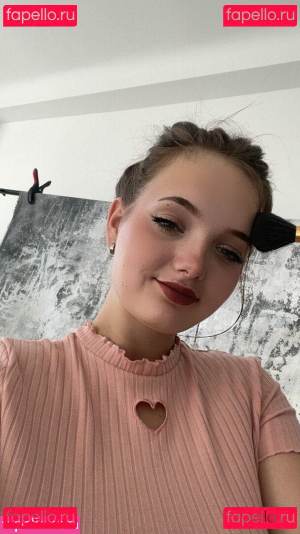 Caroline Moore Nude Onlyfans Photo 26
