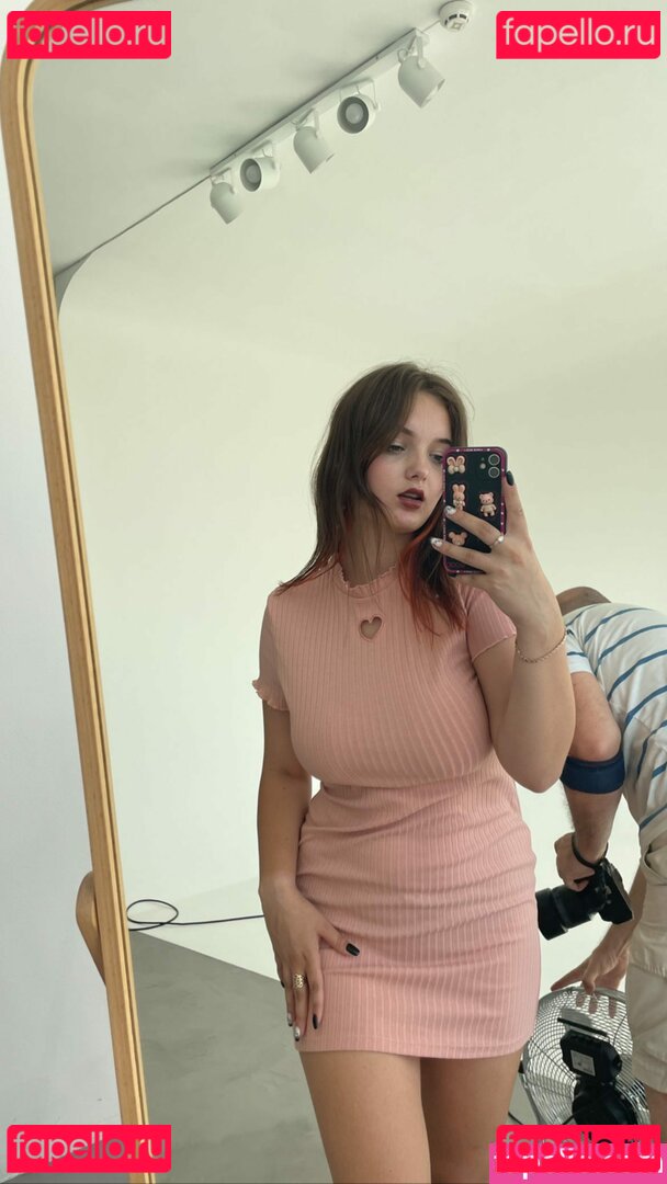 Caroline Moore Nude Onlyfans Photo 23