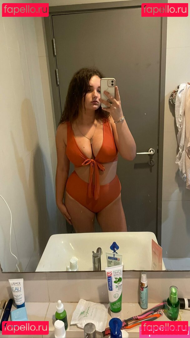 Caroline Moore Nude Onlyfans Photo 17
