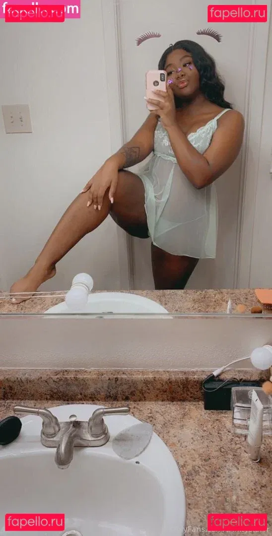 Trinitystarrr Onlyfans Photo Gallery 