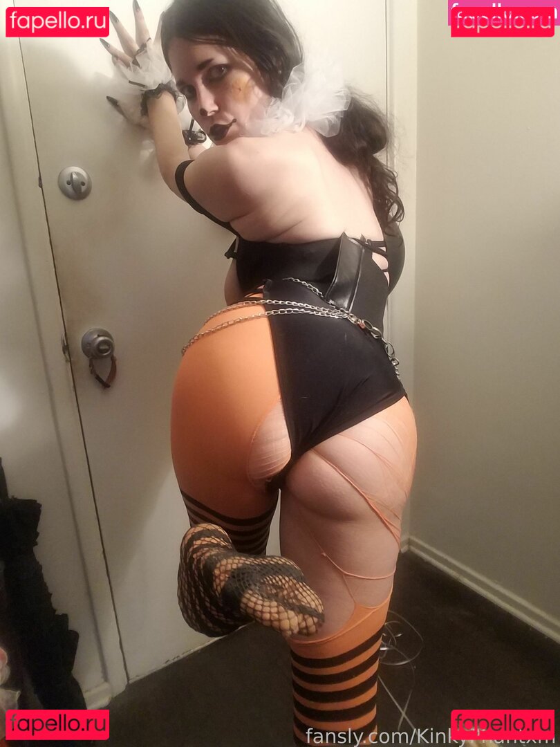 KinkyPhantxm Nude Onlyfans Photo 20