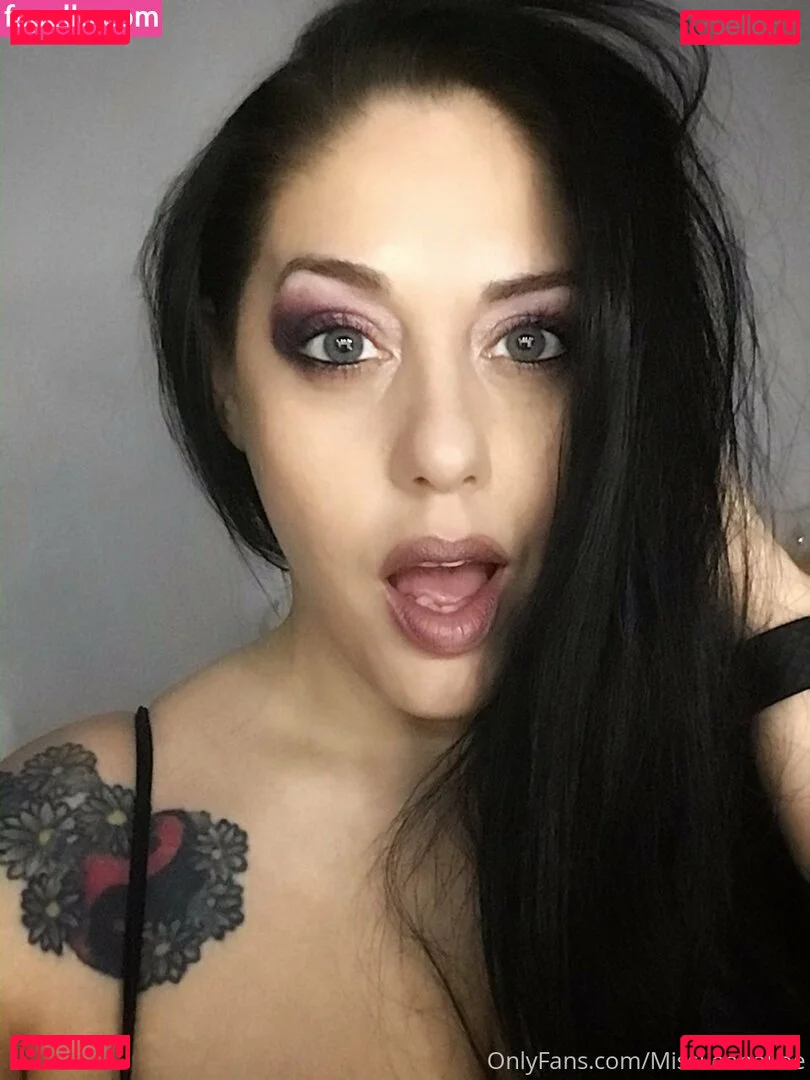 missleanalee Onlyfans Photo Gallery 