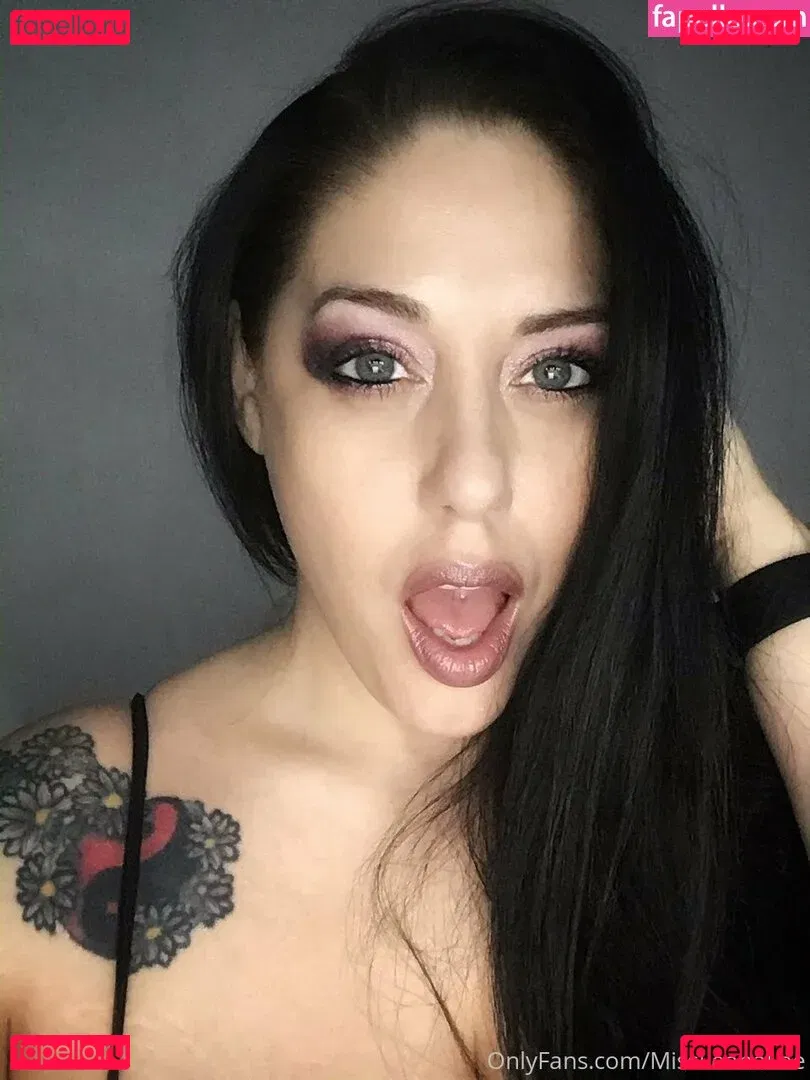 missleanalee Onlyfans Photo Gallery 
