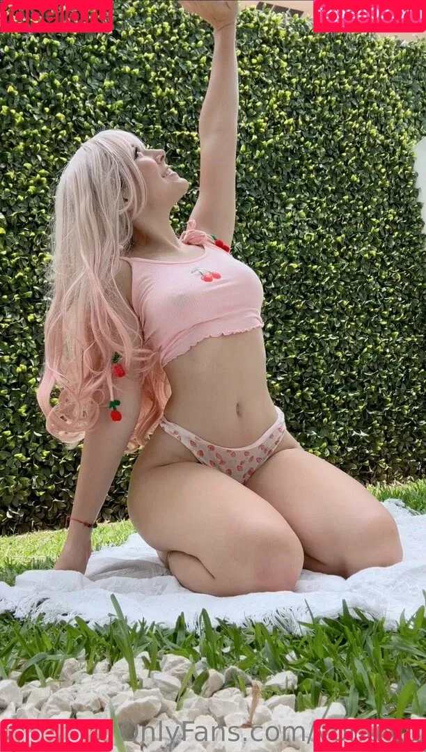 yor.uwu Onlyfans Photo Gallery 
