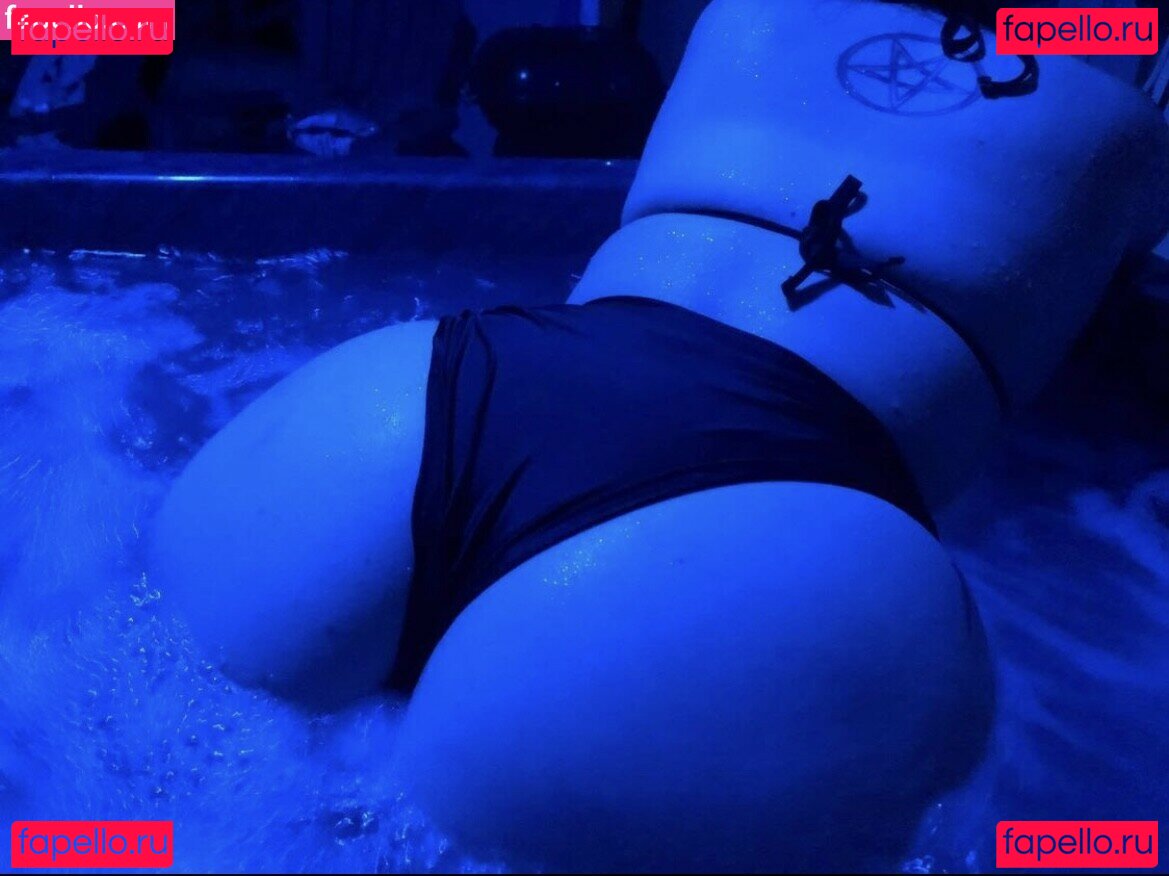 Cultleaderprincess Nude Onlyfans Photo 10