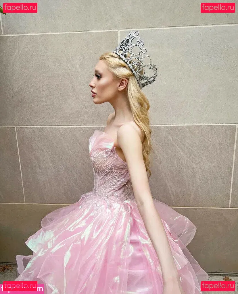 Paige Niemann Onlyfans Photo Gallery 