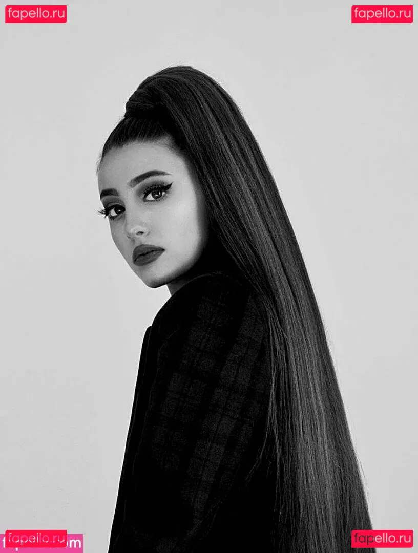 Paige Niemann Onlyfans Photo Gallery 