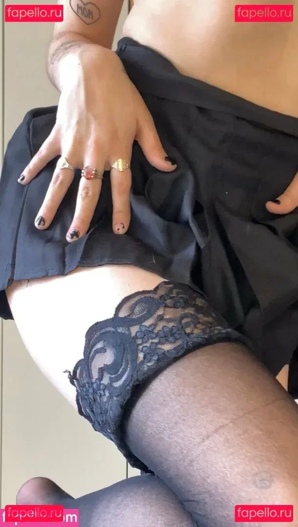 nikkiinatural Onlyfans Photo Gallery 