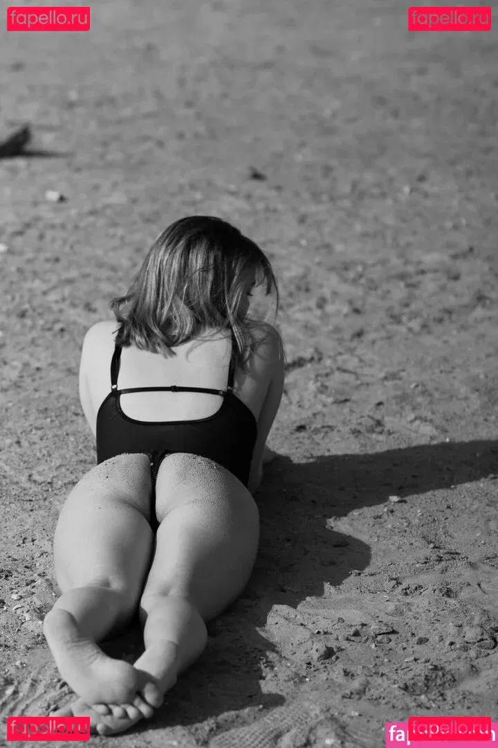 nikkiinatural Onlyfans Photo Gallery 