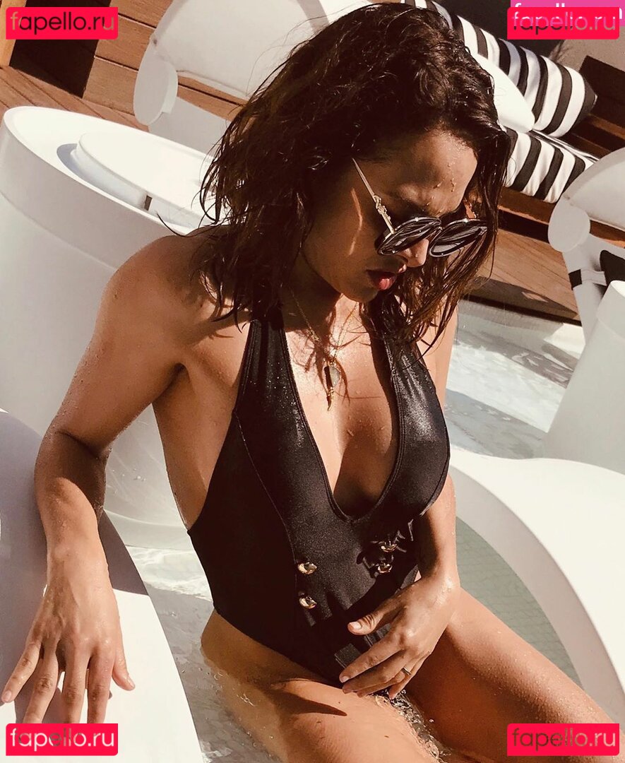 Fabiola Campomanes Nude Onlyfans Photo 13