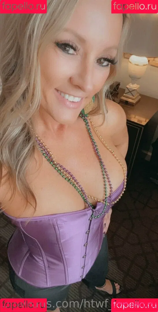 htwf_mom_taylor Onlyfans Photo Gallery 